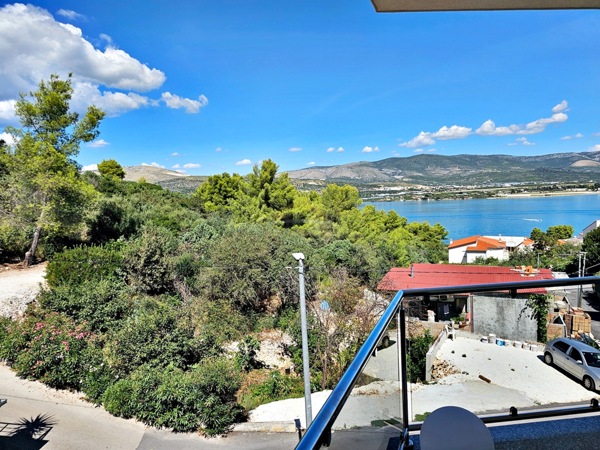 Casa di lusso a Čiovo - Mastrinka con 3 appartamenti e vista aperta sul mare